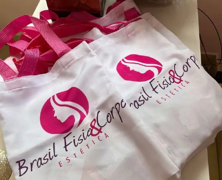 Sacolas personalizadas com alça rosa