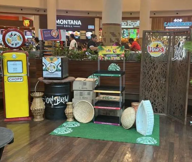 Ativação de marca montada em praça de alimentação